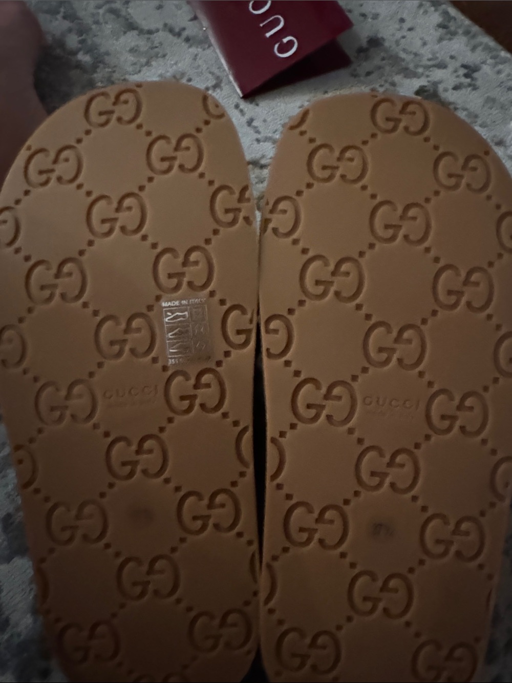 Gucci Tan GG Canvas Crisscross Slide Sandals… Never worn!! Box, label, dust bag - Picture 4 of 11
